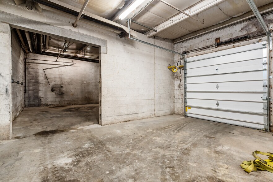 More Photos Of 43 Beaumont St, Zanesville Warehouse For Lease