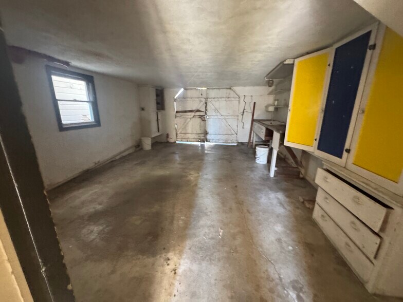 More Photos Of 1266 Washington Ave, Albany Specialty For Sale