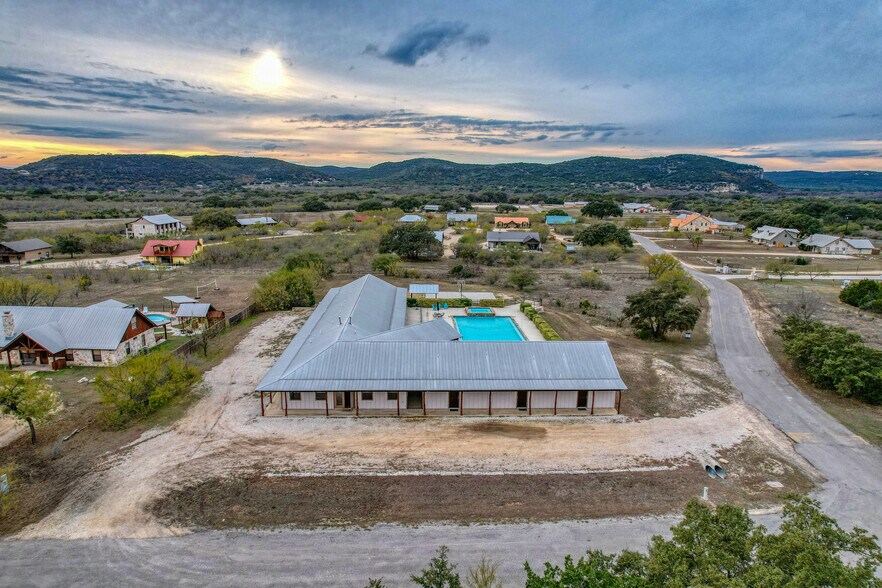 More Photos Of 16 Mountain Laurel Ln, Concan Hospitality For Sale