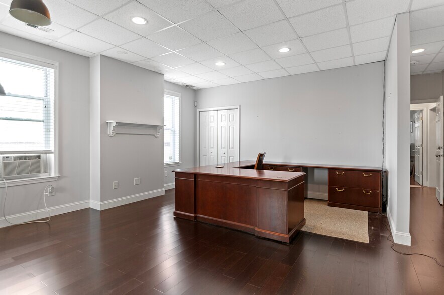 More Photos Of 5500 Harford Rd, Baltimore Freestanding For Sale