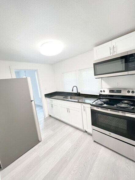 More Photos Of 205 S Grove St, Eustis Apartments For Sale