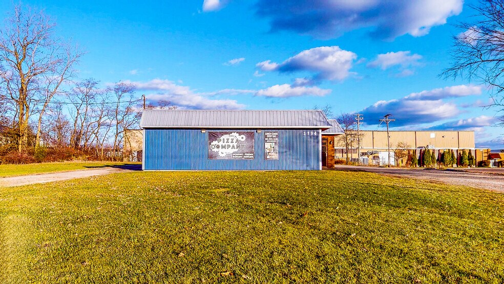 More Photos Of 1794 Harrington Memorial Rd, Mansfield Bar For Sale