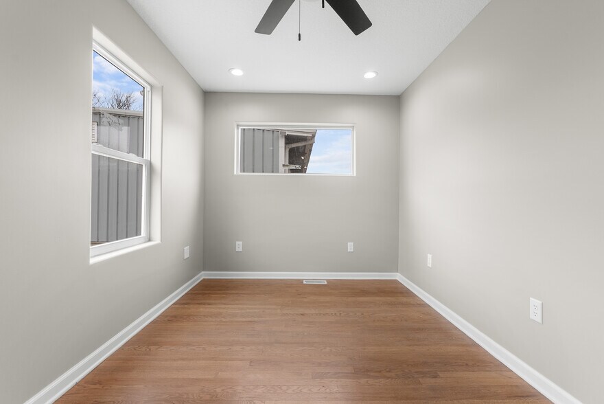 More Photos Of 705 E 23rd St S, Independence Office For Sale