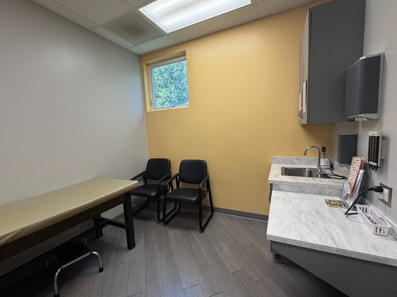 More Photos Of 829 Davis St, Blacksburg Medical For Sale