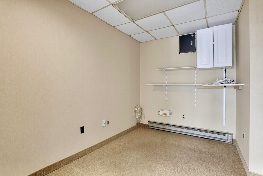 More Photos Of 505 Jermor Ln, Westminster Restaurant For Lease