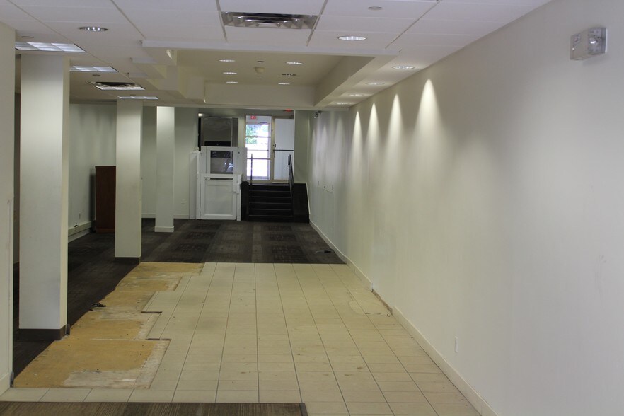 More Photos Of 17-21 Glen St, Glen Cove Storefront Retail Office For Lease