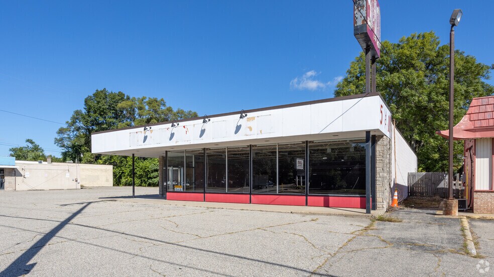 More Photos Of 815 36th St SW, Grand Rapids Freestanding For Lease