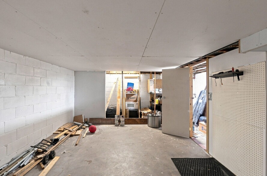 More Photos Of 3749 Cedar Ave S, Minneapolis Restaurant For Lease