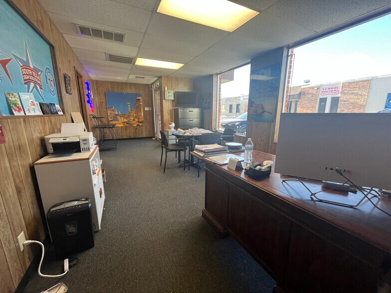 More Photos Of 10646 Gulfdale St, San Antonio Unknown For Lease