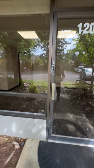 Primary Photo Of 5293 NE Elam Young Pky, Hillsboro Showroom For Lease