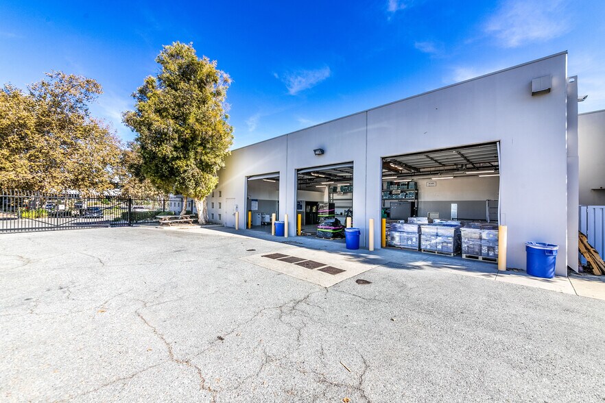 More Photos Of 520 E Easy St, Simi Valley Warehouse For Lease