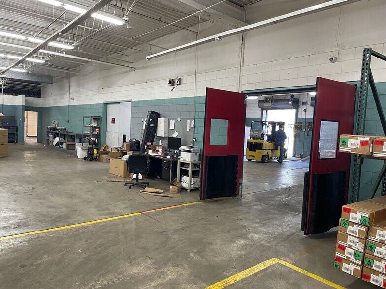 More Photos Of 101 W New St, Pink Hill Warehouse For Sale