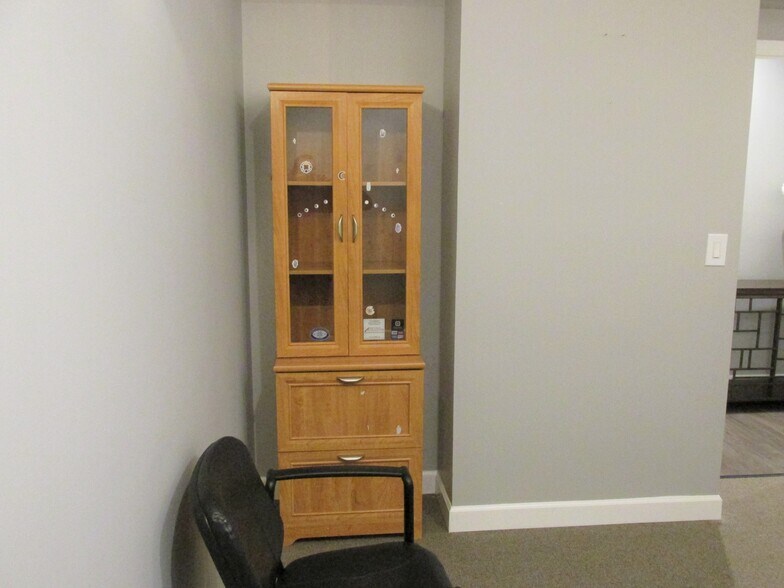 More Photos Of 245-285 Stonegate Rd, Algonquin Medical For Sale