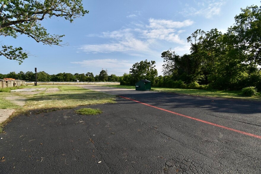 More Photos Of 3401 N Alexander Dr, Baytown Hotel For Sale