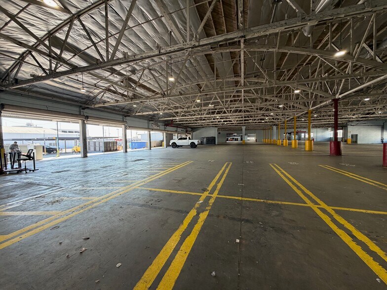 More Photos Of 5500 W Century Blvd, Los Angeles Warehouse For Lease