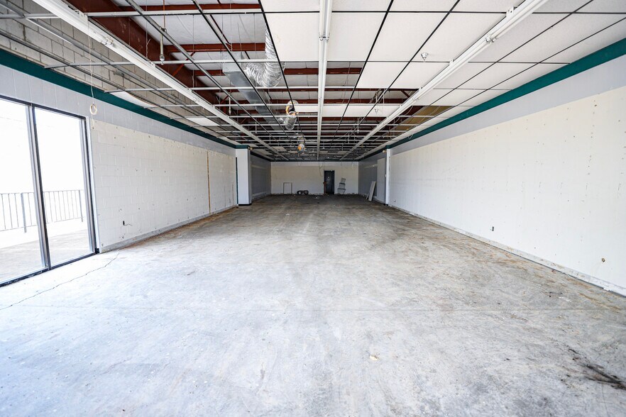More Photos Of 385 Outlet Ave, Eddyville Unknown For Lease
