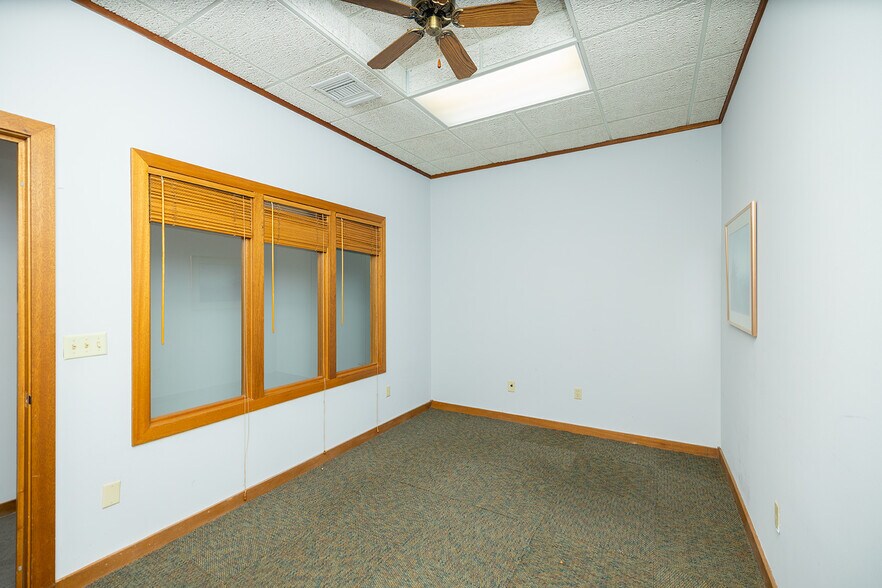 More Photos Of 1020 N Main St, Wichita Medical For Sale