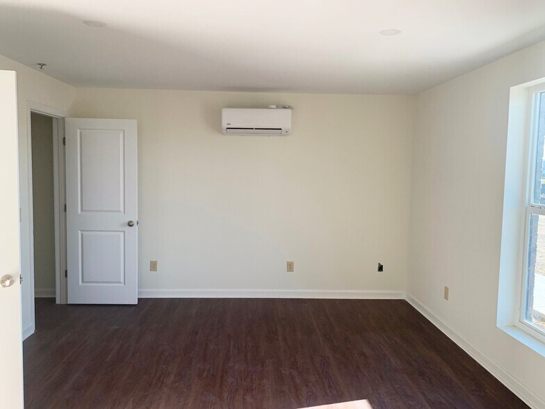 More Photos Of 7123 Cross County Rd, North Charleston Industrial For Lease