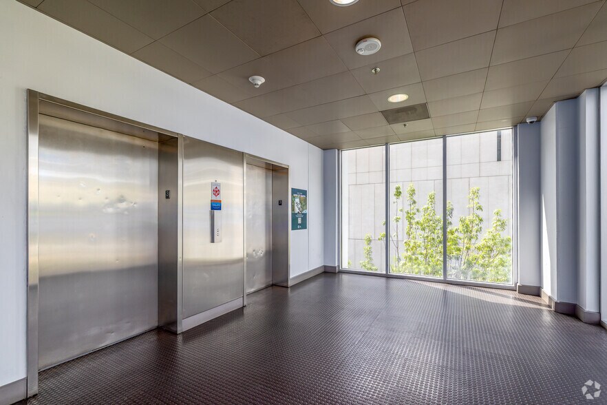 More Photos Of 210 E Trade St, Charlotte Unknown For Lease