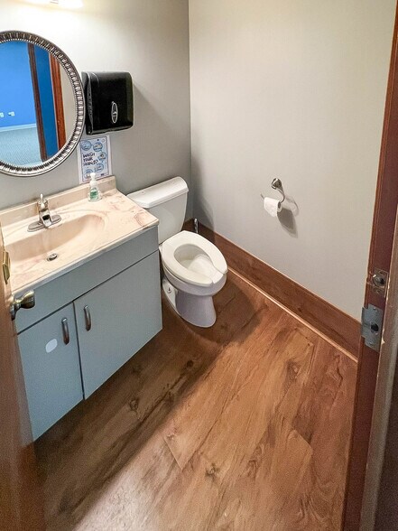 More Photos Of 496 Old Route 66, Saint Robert Office For Lease