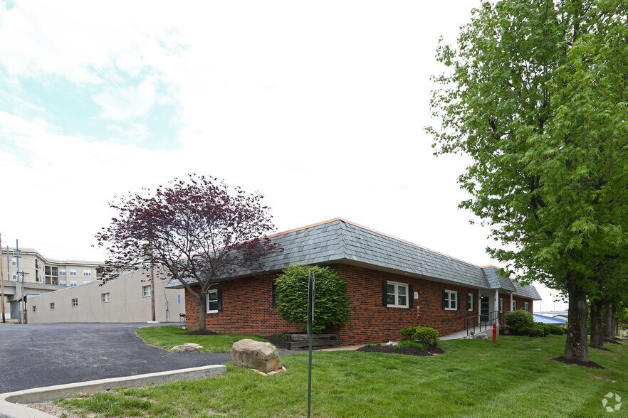 More Photos Of 290 Hanley Industrial Ct, Brentwood Warehouse For Lease