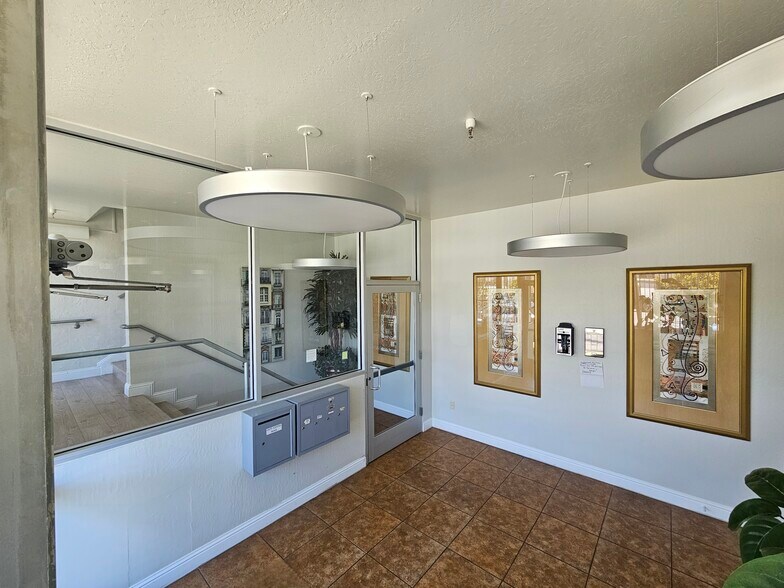 More Photos Of 1311-1425 63rd St, Emeryville Distribution For Lease