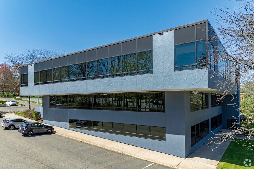 More Photos Of 95 Chestnut Ridge Rd, Montvale Office For Lease