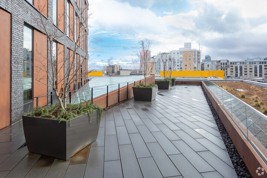 More Photos Of 1250 NW 9th Ave, Portland Office For Lease