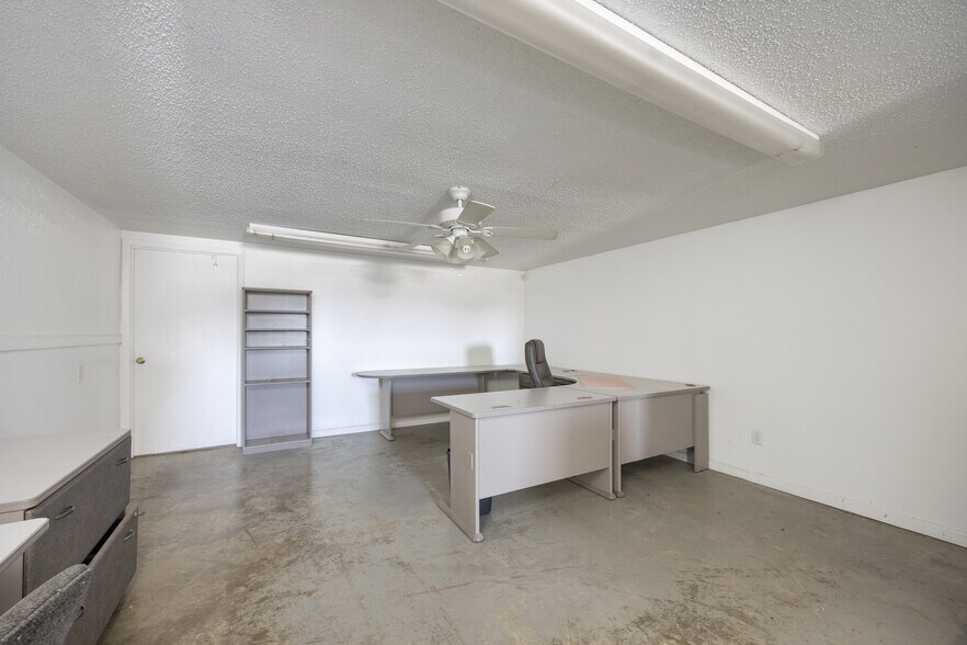 More Photos Of 617 G Alexander fwy, Duncanville Warehouse For Lease