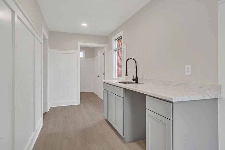 More Photos Of 709 Hart Ln, Nashville Office For Sale