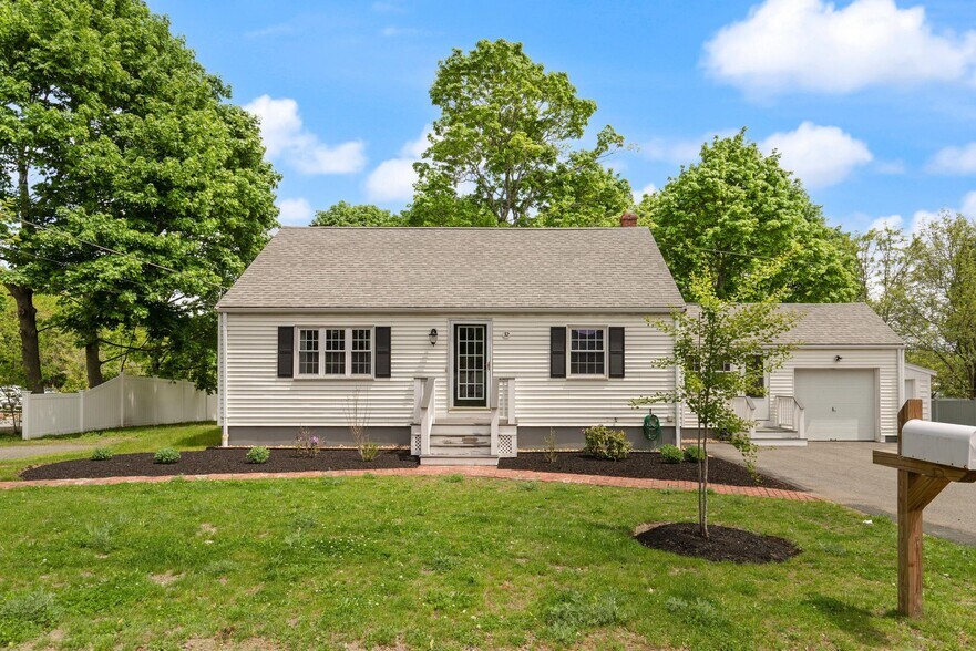 More Photos Of 32 Prince St, Danvers Office For Lease