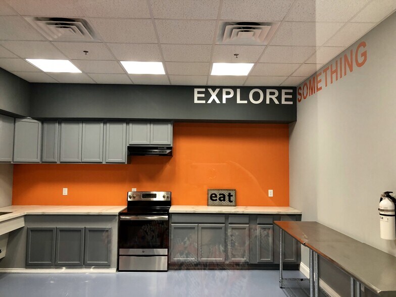 More Photos Of 11710 Broadway St, Pearland Storefront For Lease