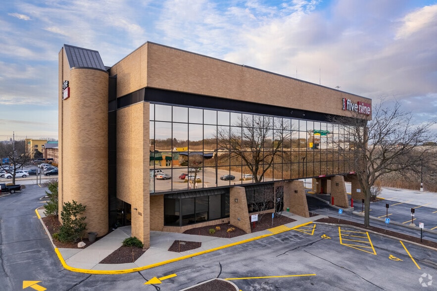 More Photos Of 5555 N Port Washington Rd, Glendale Office For Lease