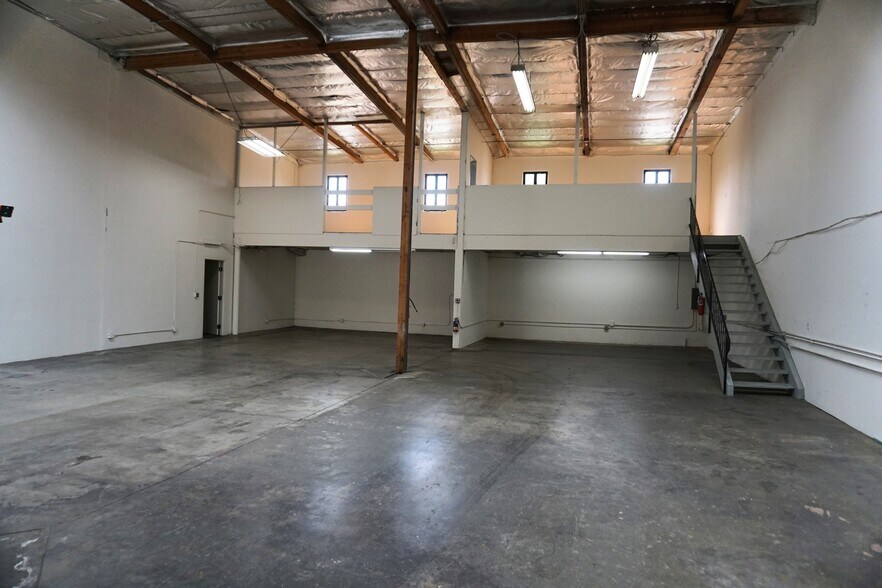More Photos Of 421 Commercial Way, La Habra Warehouse For Lease