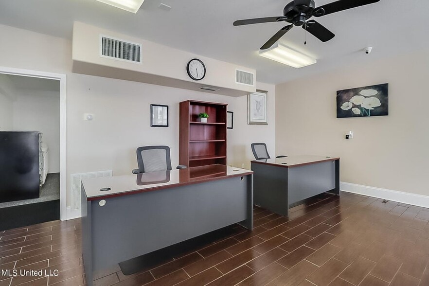 More Photos Of 507 Pass Rd, Gulfport Office For Sale