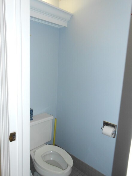 More Photos Of 15 S Gordons Aly, Atlantic City Apartments For Sale