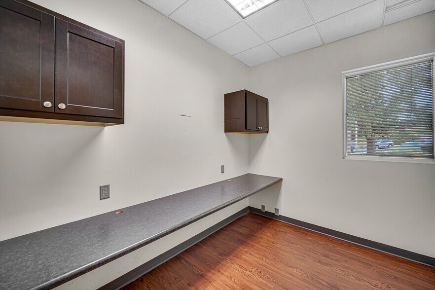 More Photos Of 9711 Valparaiso Dr, Munster Medical For Lease