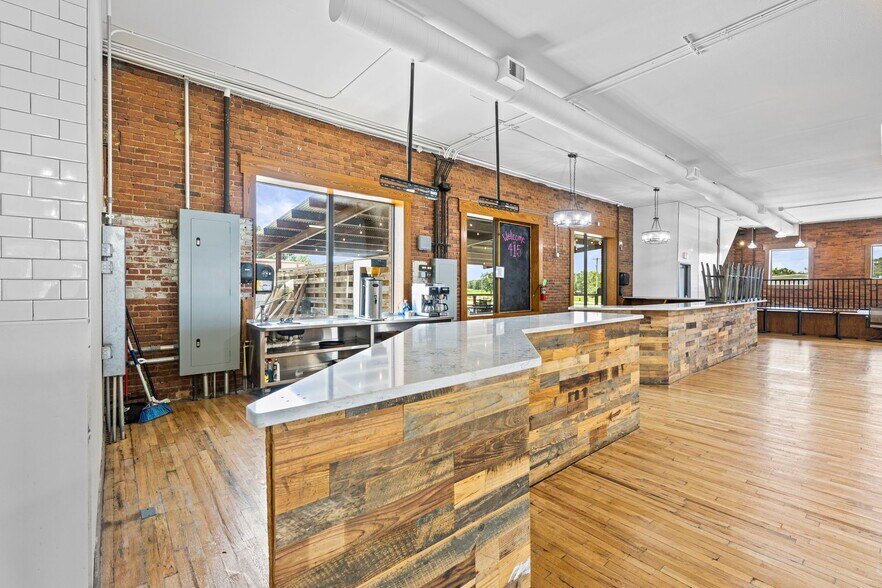 More Photos Of 415 W Madison Ave, Iola Restaurant For Sale