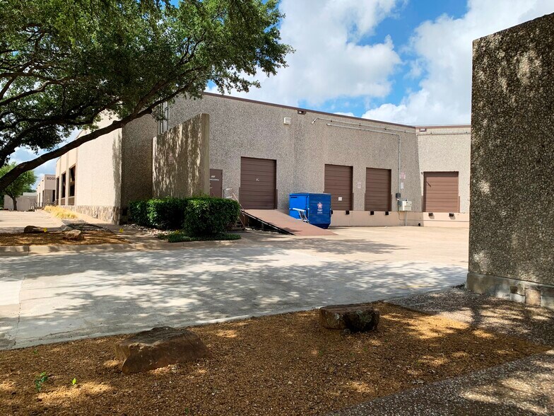 More Photos Of 6025 Commerce Dr, Irving Light Distribution For Lease