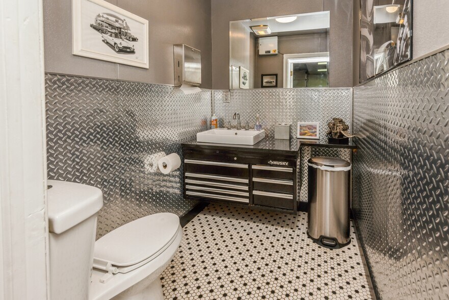 More Photos Of 41 Degnon Blvd, Bay Shore Manufacturing For Sale