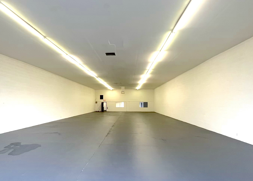 More Photos Of 3111 S Valley View Blvd, Las Vegas Light Manufacturing For Lease