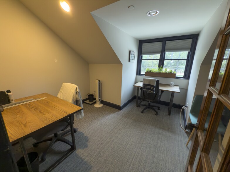 More Photos Of 590 Mimosa Blvd, Roswell Restaurant For Lease