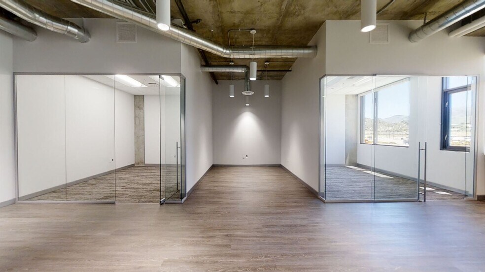 More Photos Of 27651 Lincoln Pl, Santa Clarita Office For Lease