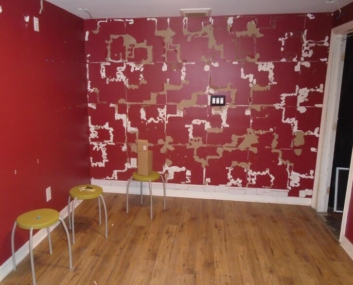 More Photos Of 910-912 St Laurent Blvd, Ottawa General Retail For Sale