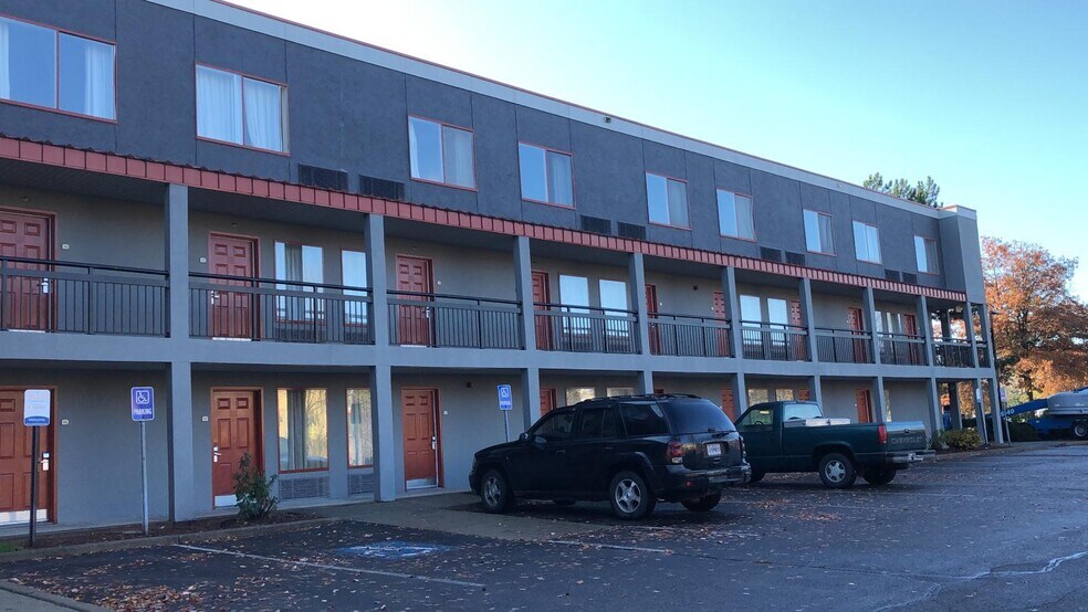 More Photos Of 84 S Park Dr, Colchester Hotel For Sale