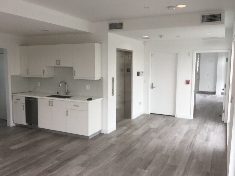 More Photos Of 600 S La Brea Ave, Los Angeles Storefront Retail Residential For Sale