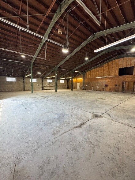 More Photos Of 15651 W High St, Middlefield Industrial For Lease