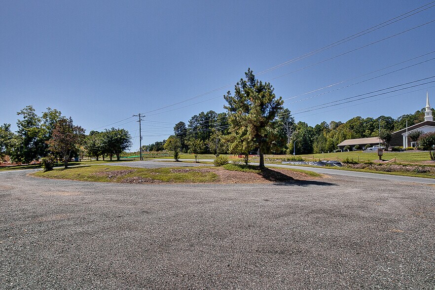 More Photos Of 174 LeWallen Rd, Asheboro Auto Repair For Lease