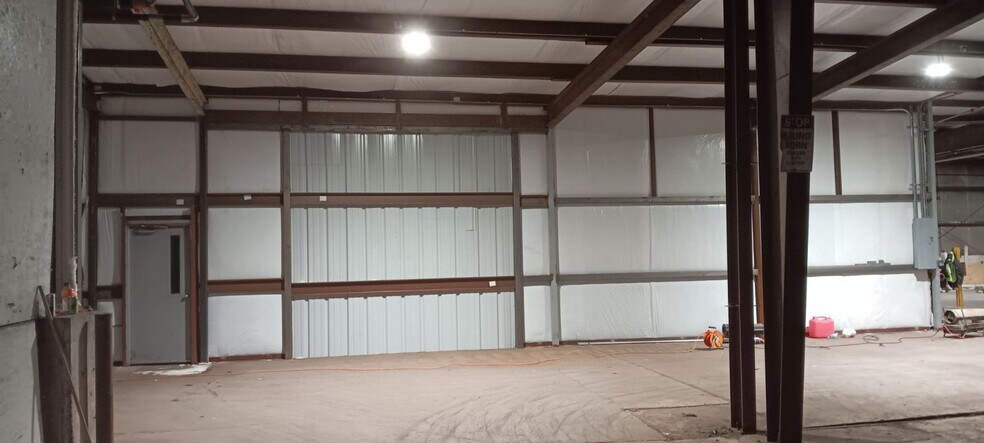More Photos Of 236 S 2nd St, Butternut Distribution For Lease