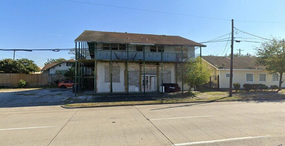 Primary Photo Of 2114 Wayside Dr, Houston Storefront Retail Residential For Lease